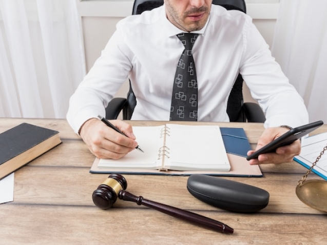 paralegal difference between giving legal advice and saying what the law says